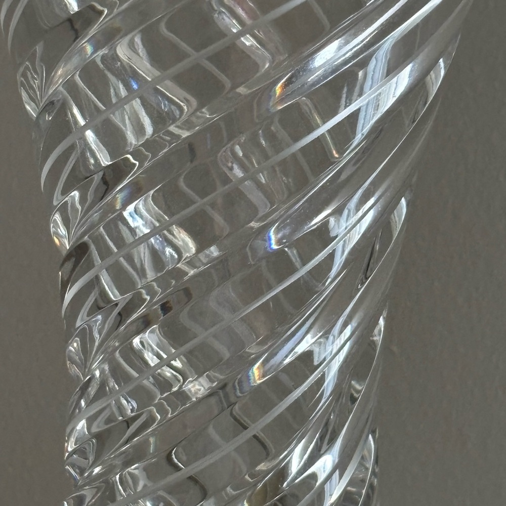 Vintage swirl crystal vase - Picture 3 of 9